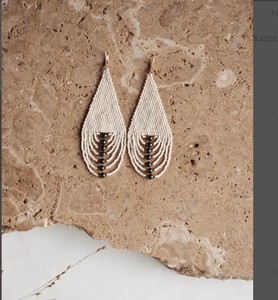 Pendientes Artesanales de Obsidiana Dorada Mágica con Cuentas de Semillas, Pendientes Bohemios con Flecos de Cuentas - Product Image 1