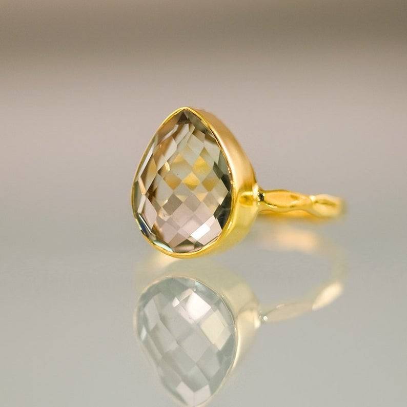 สีเขียว