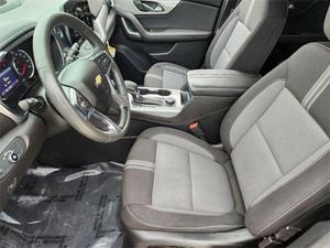 Chevrolet Blazer 2LT Turbo AWD 2023 d'occasion, sièges en cuir, intérieur clair - Product Image 2