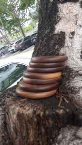 ที่รองแก้วไม้ทรงกลมสีธรรมชาติแบบชนบทที่รองแก้วกาแฟสไตล์นอร์ดิกที่กำหนดเองทำด้วยมือโดย HWC - Product Image 3