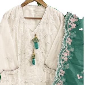 Costume en organza de soie lourde brodé piqué collection pakistanaise - Product Image 2