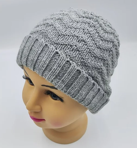 Bonnet tricoté d'hiver de haute qualité avec logo personnalisé Bonnet en acrylique brodé à la main pour hommes et femmes Style de voyage Fabriqué en Inde - Product Image 2