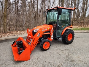 Tracteur Kubota B3350 HSDC haute performance avec chargeur frontal et accessoires souffleuse à neige, 2 roues motrices, 4 roues motrices, tracteur utilitaire agricole - Product Image 2