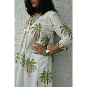 Camiseta Clásica Transpirable con Estampado Artesanal de Palmeras, Manga Larga, Cuello en V, Cintura Holgada, para Uso Diario - Product Image 4
