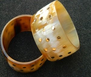 Pulsera de cuerno de búfalo hecha a mano, brazaletes de cuerno de buey pulidos con logotipo personalizado de Color Natural para mujer, venta al por mayor, manualidades Priceagate - Product Image 3