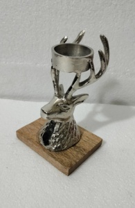 2025 Nueva colección Venta caliente Metal Reno té luz candelabros Navidad candelabros Reno decoración madera - Product Image 3