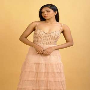 Vestido de Noche Exclusivo de Diseñador, Estilo Sirena, Ajustado al Cuerpo, con Cola |   Ropa de lujo de alta gama para eventos para mujeres de un proveedor indio - Product Image 5