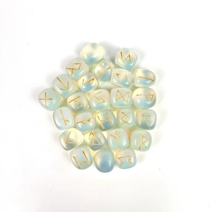 La mayoría de las ventas de piedras preciosas Opalite Rune Stone Set Elder Futhark alfabeto grabado runas Set venta al por mayor curación Opal Crystal Rune Set - Product Image 1