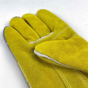 Guantes de soldadura de cuero dividido de piel de vaca de diseño personalizado guantes de soldadura de protección de mano de alta exigencia anti corte mejor fabricación - Product Image 5