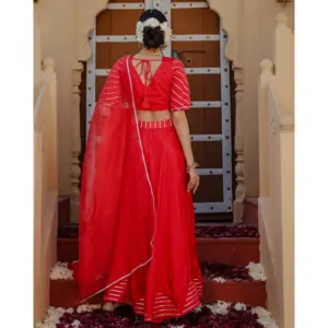Conjunto de Lehenga para Mujer en Seda Chinon Roja con Bordado Gota - Product Image 4