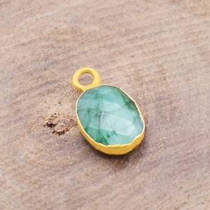 Dije de Gema Esmeralda Ovalada Facetada Teñida, Chapado en Oro, con un Solo Anillo (8x10mm), Joyería - Product Image 5