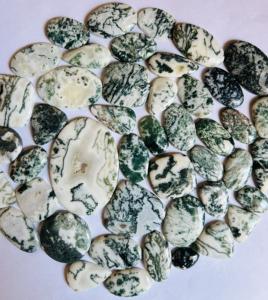 Cabujón de ágata de árbol pulido de tamaño personalizado, piedra suelta Natural de forma mixta para la fabricación de joyas a la venta - Product Image 2