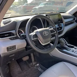 Toyota Highlander XLE 2022 - Product Image 2