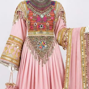 Robe longue de mariage formelle vintage afghane Kuchi en édition limitée, manches longues, col en V, broderie artisanale, lin satiné, couleurs personnalisées - Product Image 5