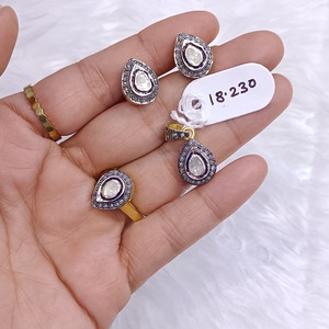 Ensemble de bijoux en argent 925 plaqué or avec diamants Polki au design incroyable, ensemble de boucles d'oreilles, pendentifs et bagues - Product Image 1