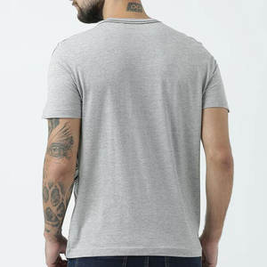 Camiseta Personalizada para Hombre, Ligera, 200 g/m², 100% Algodón, Corte Regular, Hombros Caídos, Impresión de Logotipo Frontal en Serigrafía - Product Image 3