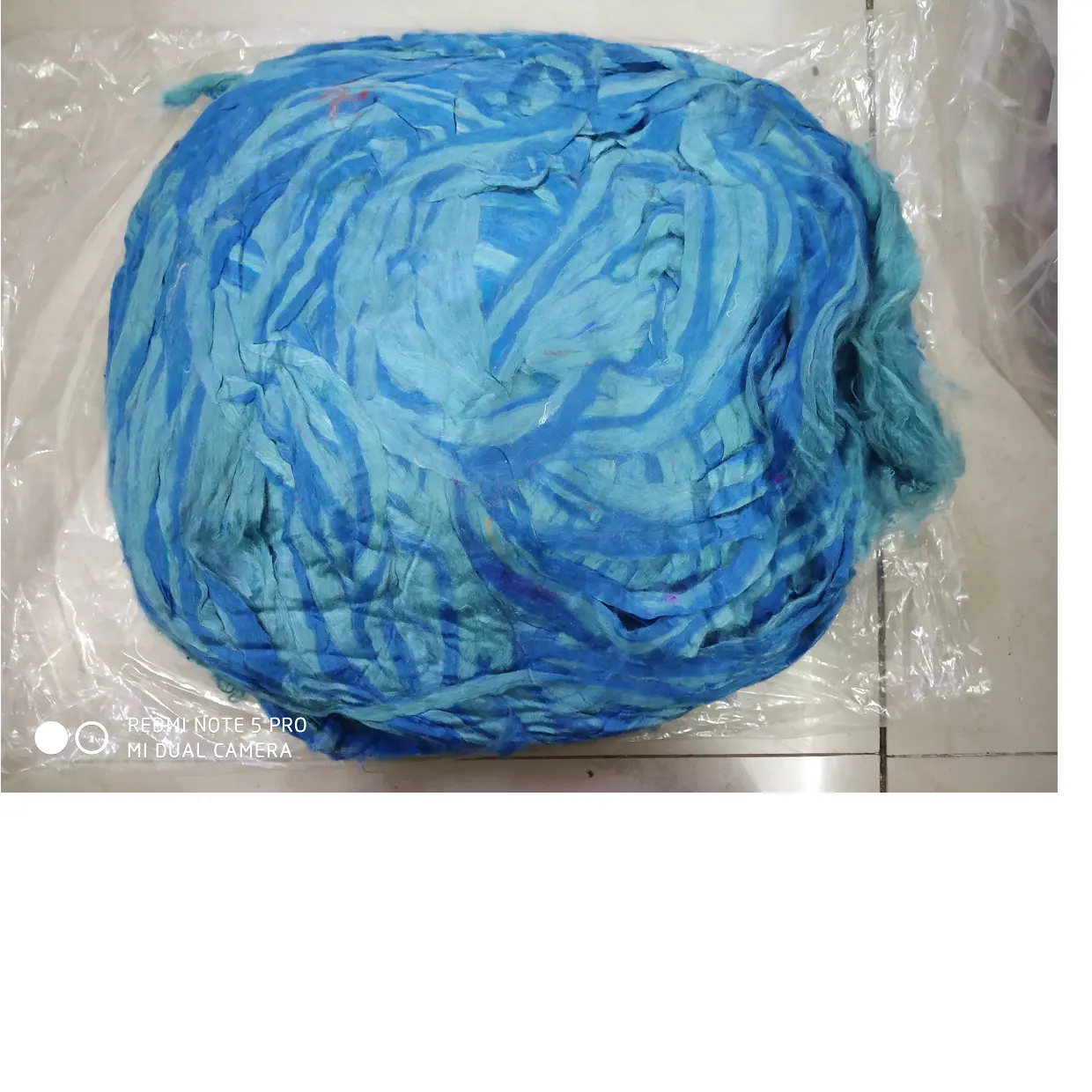 Custom Made Sari Zijde Zwervende Top In Tinten Blauw Gemaakt Van Gerecycled Zijde Geschikt Voor Garen En Fiber Winkels