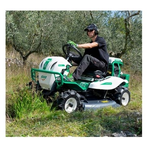 Tondeuse à gazon OREC RM982F 4x4 d'occasion à prix avantageux pour une coupe efficace de l'herbe dans les jardins, les fermes et l'aménagement paysager - Product Image 1