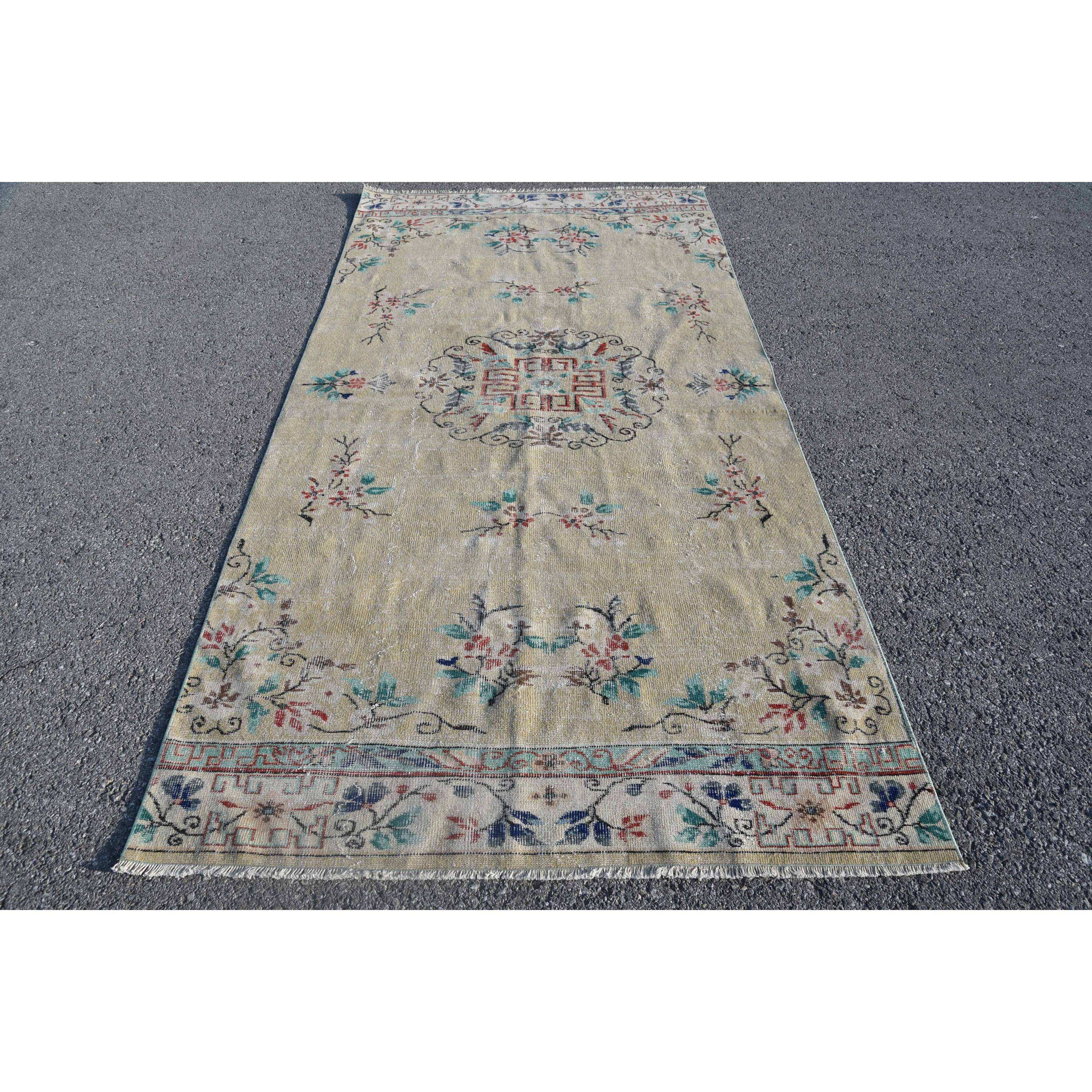 สีเหลือง