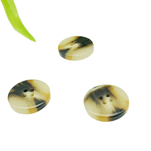 Fábrica Hengda Personalizada 23mm Resina ecológica 4 agujeros Botones grises y multicolores Botón Resina Fabricantes - Product Image 1