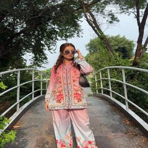 Ensemble Kurti et pantalon VASTRA COTTAGE pour femmes, imprimé numérique, manches longues, cousu, vêtements ethniques avec doublure en micro-coton - Product Image 3