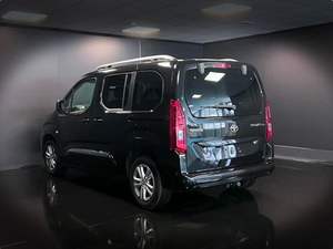 Pulito usato 2020 <span class=keywords><strong>Toyota</strong></span>-<span class=keywords><strong>Proace</strong></span> City automatico Diesel 4 cilindri Euro6 5 posti 131hp auto usate pronte per l'esportazione in tutto il mondo - Product Image 3