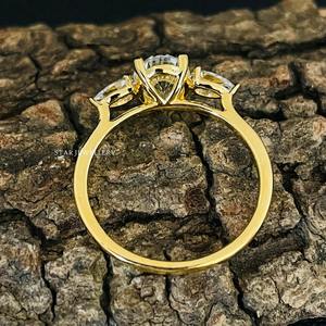 Anillo de Compromiso Solitario de Diamante Ovalado de 1 Quilate Cultivado en Laboratorio CVD, Oro Sólido de 14K, Certificado IGI, Anillo Cristiano de Lujo - Product Image 3