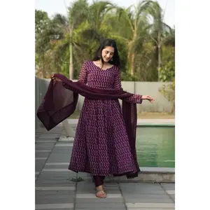 Ensemble de costume Anarkali de couleur vin pour femmes de la collection Designer de DHARANI - Product Image 5