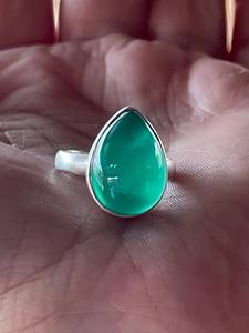 Bague en argent sterling 925 faite à la main avec une pierre d'onyx verte en forme de poire, pierre précieuse naturelle classique, cristal, cadeau parfait pour un anniversaire de mariage - Product Image 5