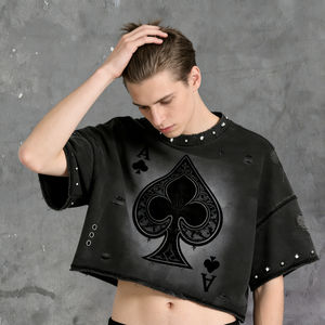 เสื้อยืดผู้ชายสีดำฟอกกรด ทรงครอป ขอบเสื้อขาดแต่งหมุดลายใบจตุรัส สไตล์วินเทจ สีซีดจางแบบซันเฟด แนวสตรีทแวร์ พังก์ สไตล์ลำลอง - Product Image 4