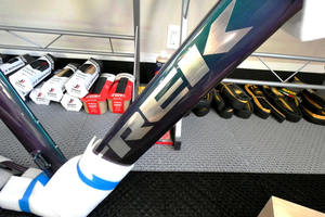 Pour Madone SLR Gen 6 Project One Amethyst 56 TAILLE 21 vitesses Dura Ace R9270 CeramicSpeed Fourche en acier Frein à disque ordinaire Course - Product Image 3