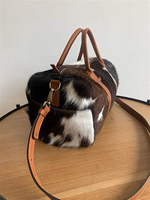 Bolsa de Viaje de Golf de Cuero PU Hecha a Mano - Bolsa de Equipaje Resistente al Agua de Primera Calidad para Uso en Exteriores con Cierre de Cremallera y Diseño de Rayas/Animales