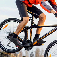 Chaussures de cyclisme sur route respirantes et confortables en gros, compatibles avec les clips Delta pour pédales à encliquetage, semelle rigide, pour le cyclisme en vrac
