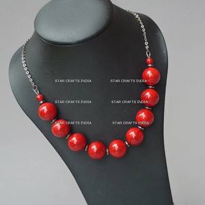 Collar bohemio hecho a mano con cuentas de resina, Collar llamativo para mujer, colgantes con borlas, Gargantilla con babero, joyería étnica lista para - Product Image 3