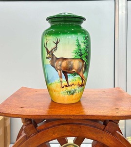 Urna de cremación para adultos Buck Deer pintada a mano, soporte para cenizas funerarias de Metal hecho a mano - Product Image 1