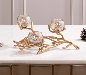 Bougeoir artisanal avec branche d'arbre dorée et verre, parfait pour un salon élégant, une chambre à coucher et un décor de salle à manger. - Product Image 1
