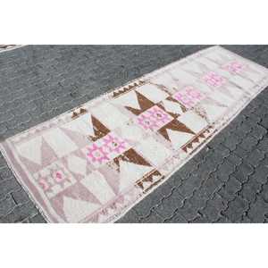 พรมเฮอร์กีตุรกี ขนาด 3.3x10.5 ฟุต (100x319 ซม.) สีขาวลายออมเบรแบบวินเทจ - Product Image 3