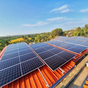 Sistema solar doméstico de alta eficiencia, una solución de energía solar confiable para iluminación, carga y uso de pequeños electrodomésticos en el hogar. - Product Image 1