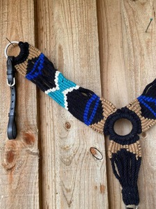 Nouvel arrivage : Ensemble de harnais pour cheval en cuir style western et anglais, couleur bleu framboise, avec têtière et collier de poitrail à franges - Product Image 2