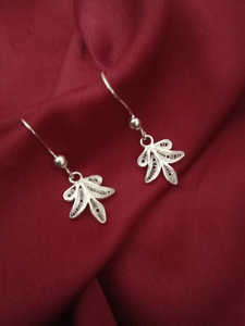 ต่างหูเม็ดกลมแบบมีลวดลายสีเงินเกรดสูงแวววาวแวววาวเครื่องประดับแฟชั่นจากผู้ผลิตอินเดีย - Product Image 2