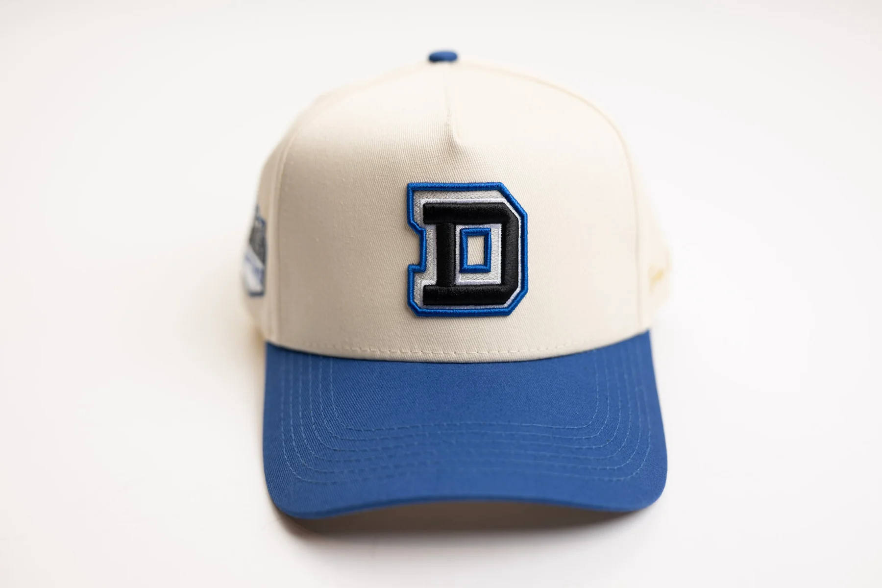 สีขาว/สีฟ้า