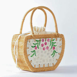 Sac à bandoulière en rotin tressé fait main avec cercle en nacre, sac à main bandoulière - Product Image 5