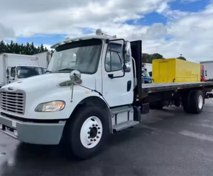 Genuine Used 2014 2016 2017 2018 For-<b>Freightliner</b> M2 106 24 ft Flatbed <b>Truck</b> - 6,9 Speed Automatic, Liftgate Ready to Export - Product Image 3