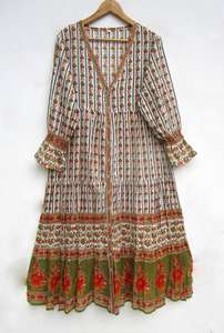 Vente en gros Robe maxi de plage ethnique bohème Robe de nuit à imprimé floral en coton indien faite à la main Peignoir Kimono Bouton Naturel - Product Image 4