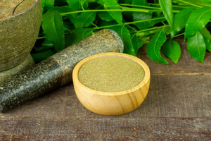 Polvo de Neem Puro para el Mantenimiento Orgánico del Césped y la Prevención de Insectos, Acondicionador Natural del Suelo y Potenciador de la Salud del Césped, 5 lb - Product Image 3