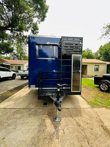 รถขายอาหารเคลื่อนที่แบบลากจูง 4 ล้อ ขนาด 18 ฟุต คุณภาพดีเยี่ยม ตัวรถทำจากไฟเบอร์กลาส ทนทานต่อการเกิดสนิม พร้อมเครื่องทอดอาหารสำหรับขายขนม ฮอทดอก มันฝรั่งทอด รับประกัน 3 ปี - Product Image 3