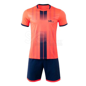 Vêtements de football de haute qualité en gros, dernier design, manches courtes, 100% polyester, taille personnalisée - Product Image 1