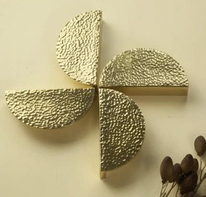 Poignée élégante de porte d'armoire décorative moderne en forme de lune dorée à double poignée pour intérieurs de bureaux à domicile - Product Image 5