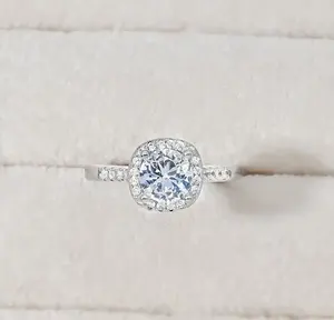 Anillos de Compromiso de Plata 925 con Diamante Moissanita de Corte Redondo de 2 Quilates para Mujer - Product Image 2