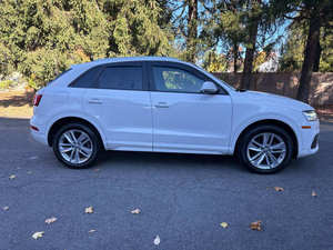 ขายส่งรถยนต์มือสอง Audi Q3 AWD 2.0T Quattro Premium 4 ประตู SUV ปี 2017 เบาะหนัง กล้องมองหลัง พวงมาลัยซ้าย หลังคาซันรูฟ LED 8 ถุงลมนิรภัย มาตรฐานยุโรป - Product Image 2